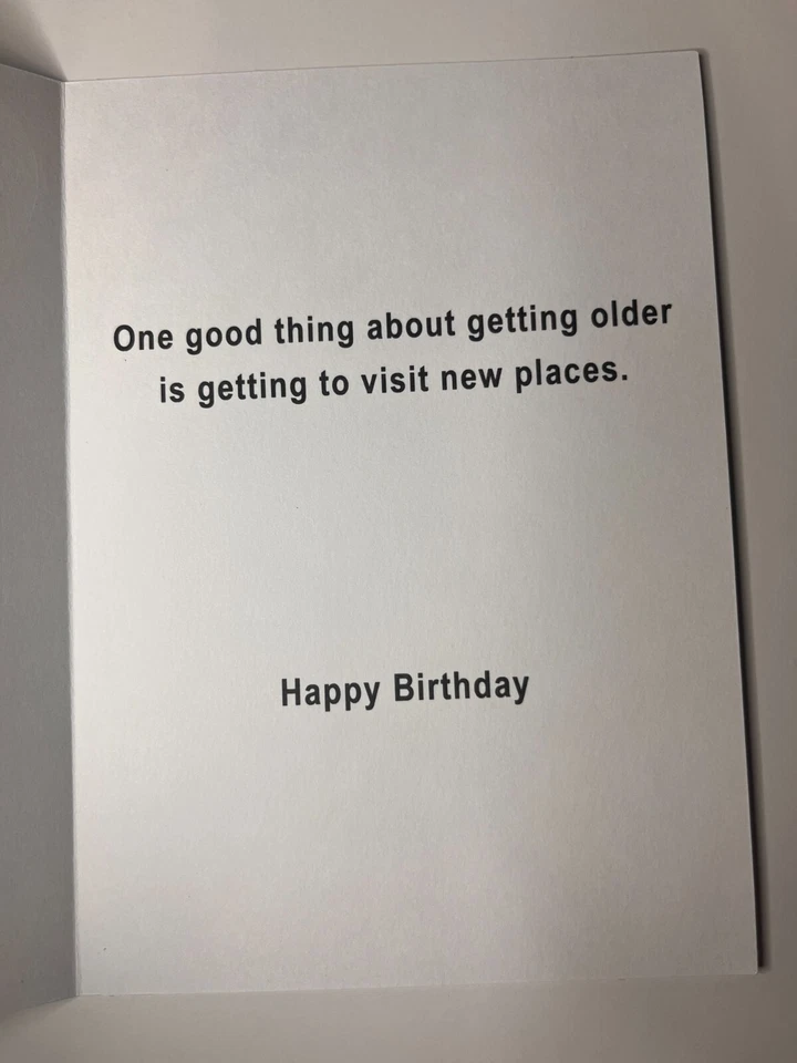 Tarjeta de deseos de feliz cumpleaños de papel reciclado para dama vieja y tira verde en la parte inferior Foto 4 de 4