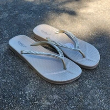 Capelli Womens Size 6 Fashion Flip Flops Silver With Rhinestone Trim