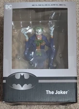 Rare DC Chronicle Collectibles THE JOKER Statue ThinkGeek Gamestop batman gift