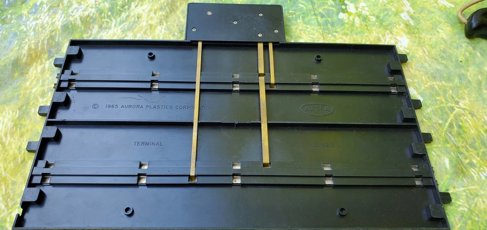 Controladores de empuñadura de pistola manual Aurora 1965 de colección y conector Power Track Foto 2 de 4