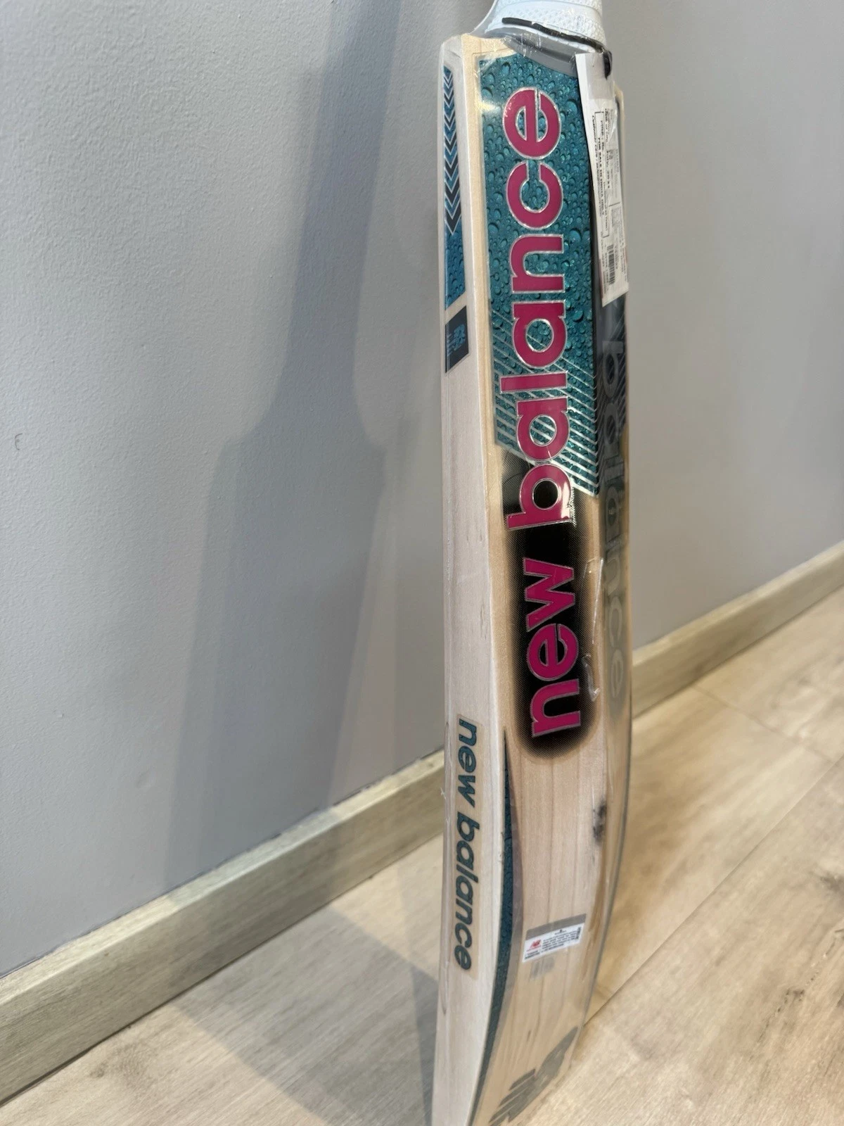 New Balance Burn 20/21 Cricket Bat English Willow 84-86cm SH Grip Slight Damage 9