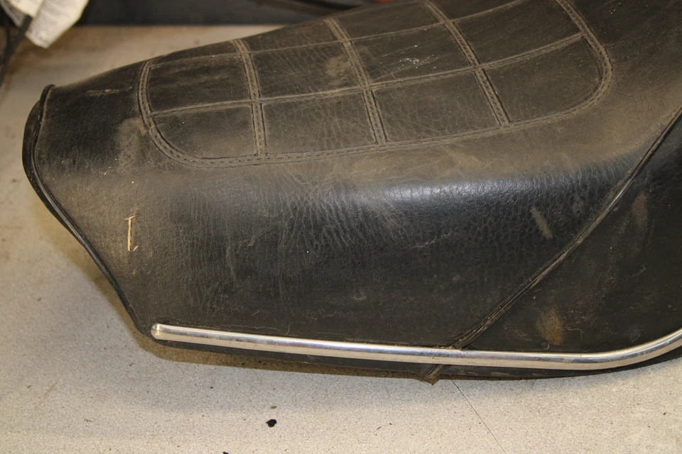 1980 Suzuki GS450L FRONT DRIVERS SEAT 3969.UW - Image 2 of 4