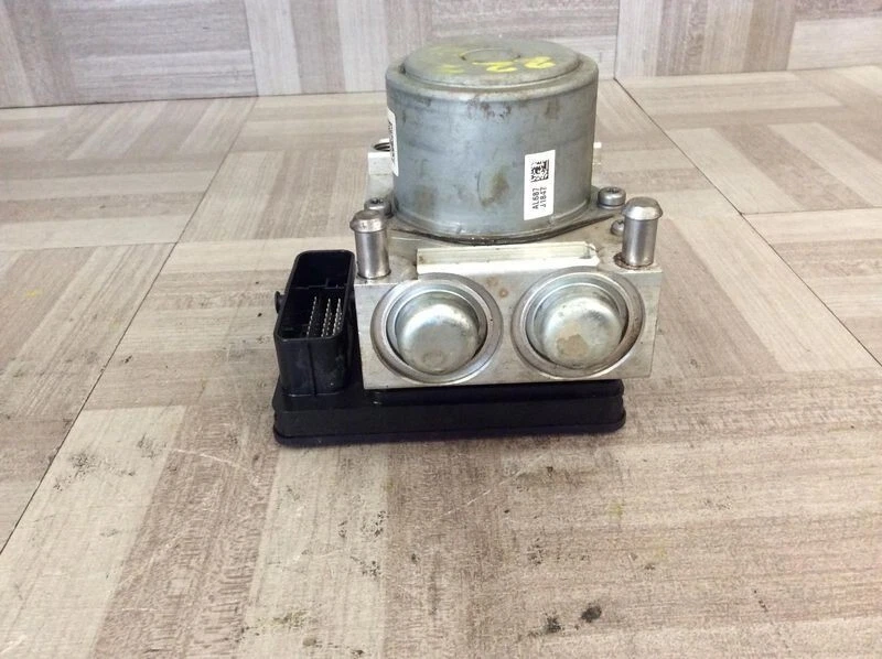 2018-2019 GMC Sierra 2500 HD ABS Anti-Lock Brake Pump Assembly OEM - Image 4 of 4