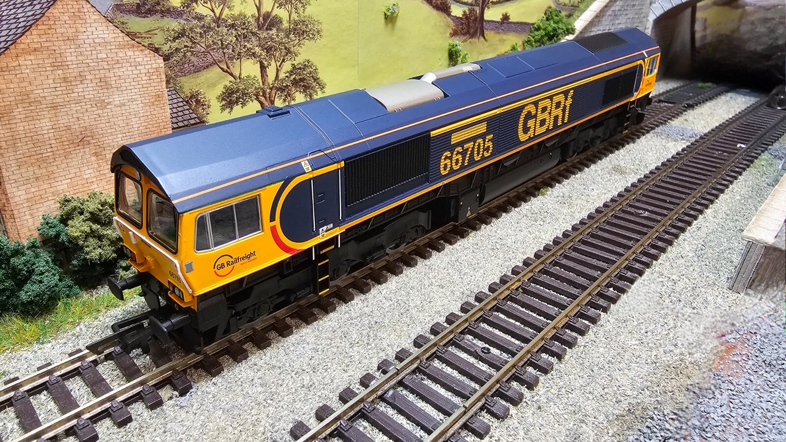 R30334 Hornby GBRF Class 66 Co-Co Golden Jubilee No.66705
