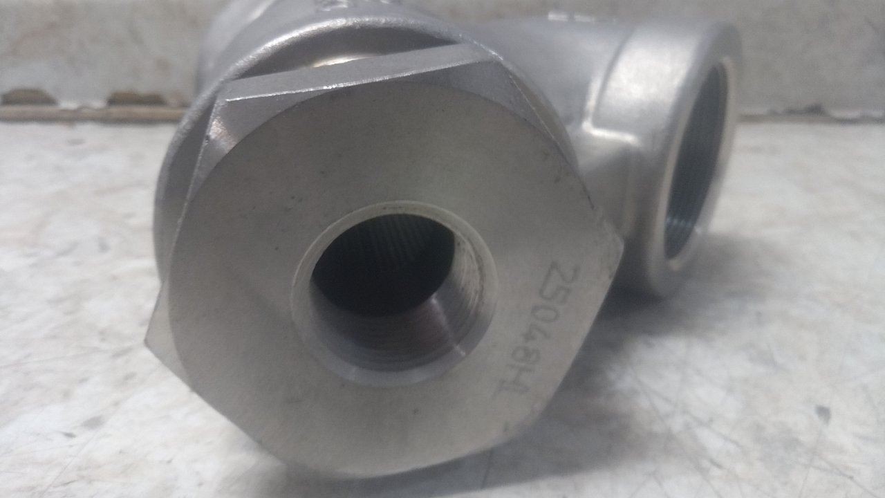 Mueller Steam Specialty 2 581 CS screwed end 2 In NPT Pipe Size Y Strainer