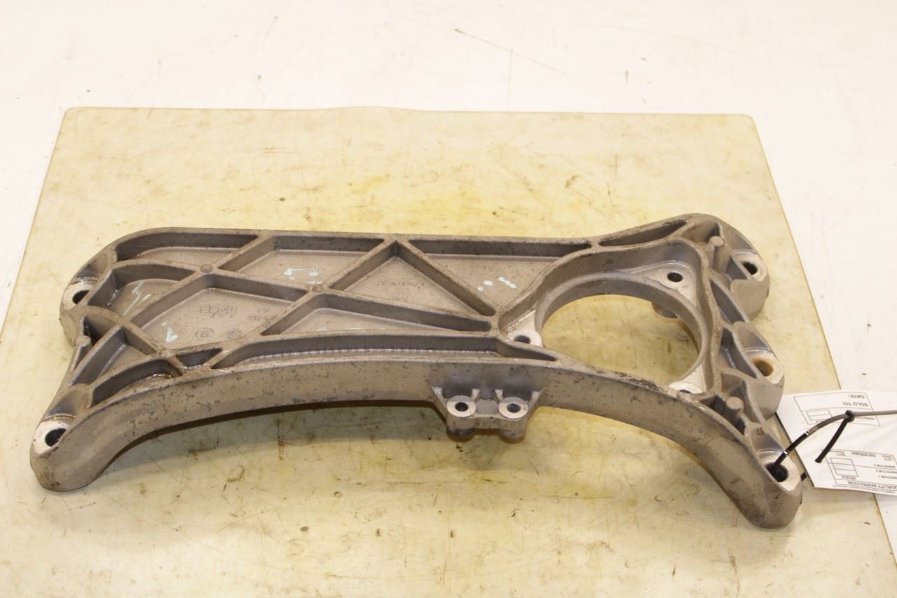 2014-2020 Maserati Ghibli S Q4 3.0L AWD Transmission Crossmember Mount Bracket