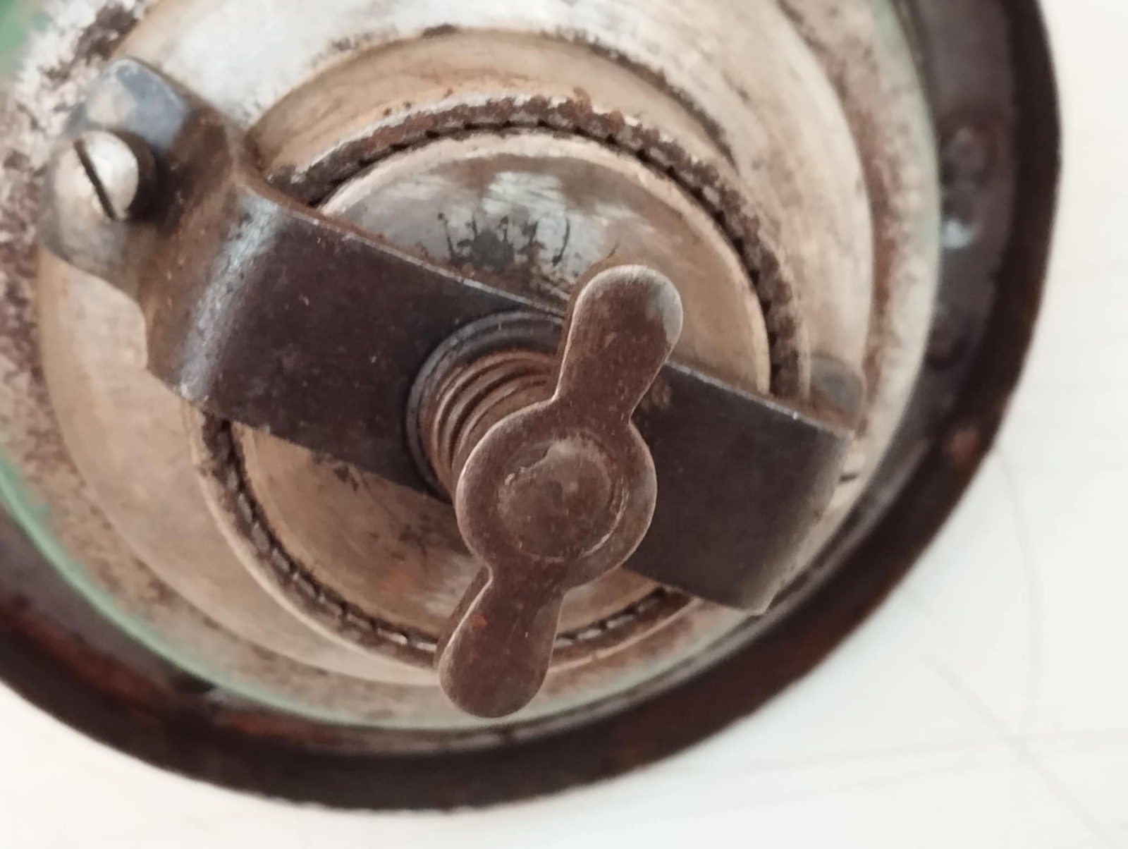 VINTAGE 1950 THREE SWORDS GREEN IRON COFFEE GRINDER Height cm.20