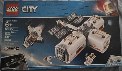 LEGO City 60227 Lunar Space Station Space Port Set 412 pcs 6+ (2019)