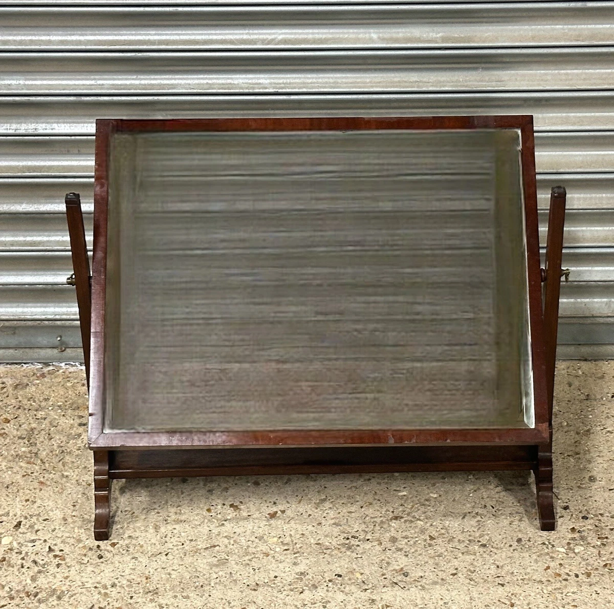 Tilting dressing 2024 table mirror