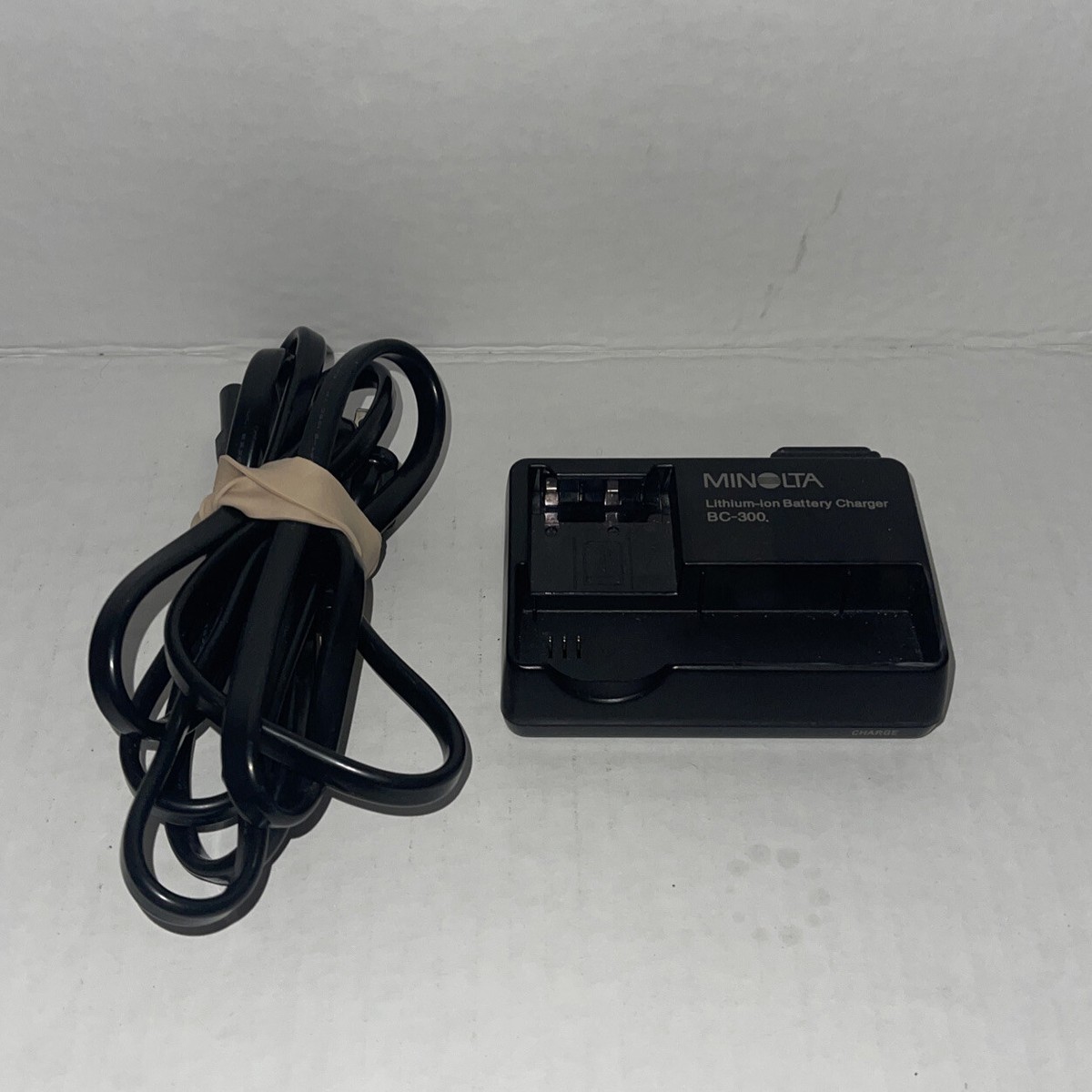Minolta BC-300 Lithium-Ion NP-200 Camera Battery Charger for