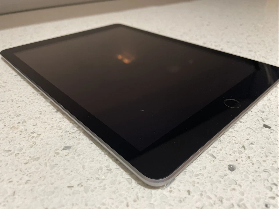 Apple iPad 5th Gen. 32GB, Wi-Fi, 9.7in - Space Grey, A1822, AU Stock - Image 2 of 4