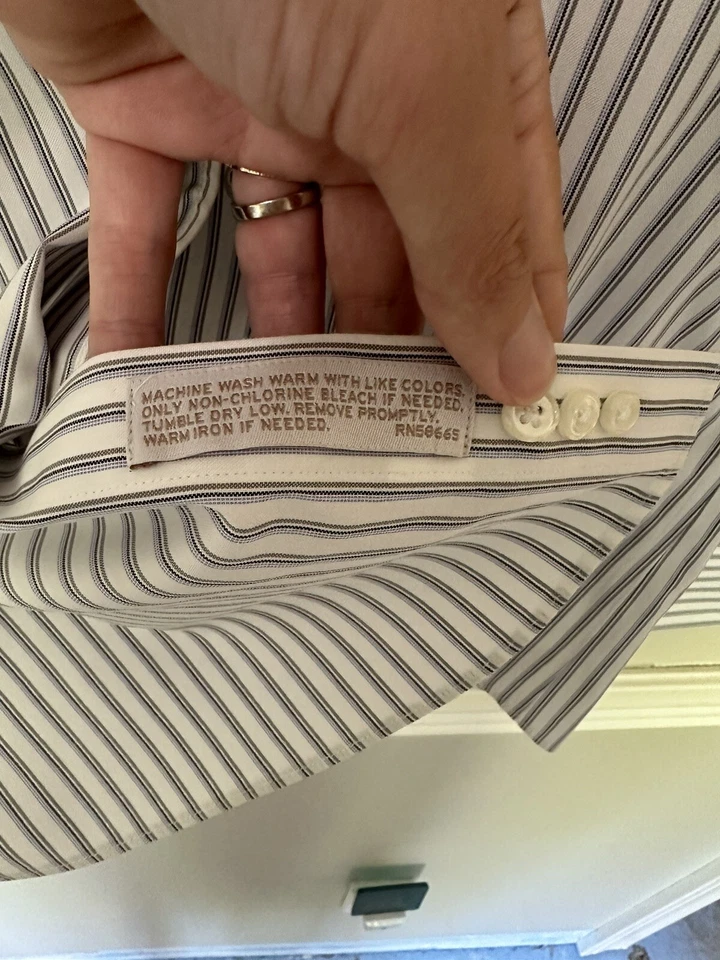 Nordstrom Men’s Wrinkle Free 100% Cotten Button Up Shirt Traditional Fit - Image 3 of 4