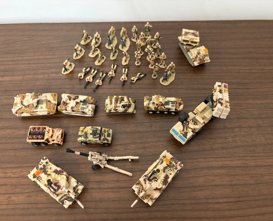 BIG LOT: Galoob MICRO MACHINES Desert Storm: 41 vehicles and soldiers - Image 3 of 4