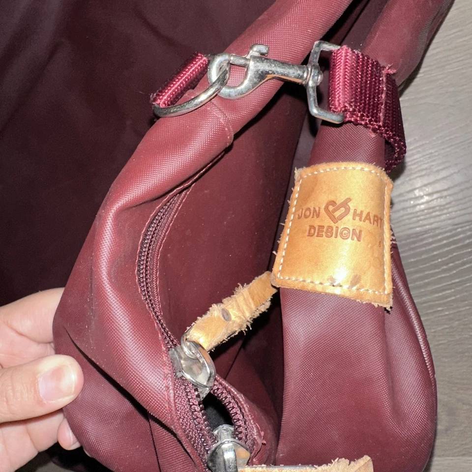 Bolso de Ropa Grande Diseño Jon Hart Burgendy Lona Recubierta Doble Correa para el Hombro Foto 3 de 4
