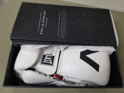New RVCA X EVERLAST Collaboration Powerlock Training Boxing Gloves
