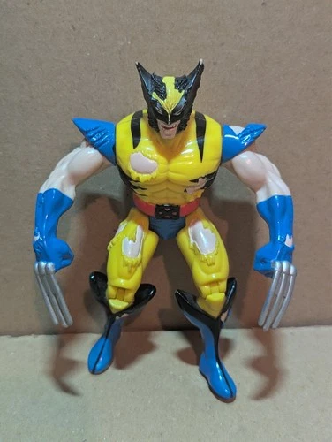 Vintage 1995 ToyBiz X-Men Invasion Series Battle Ravaged Wolverine Figure