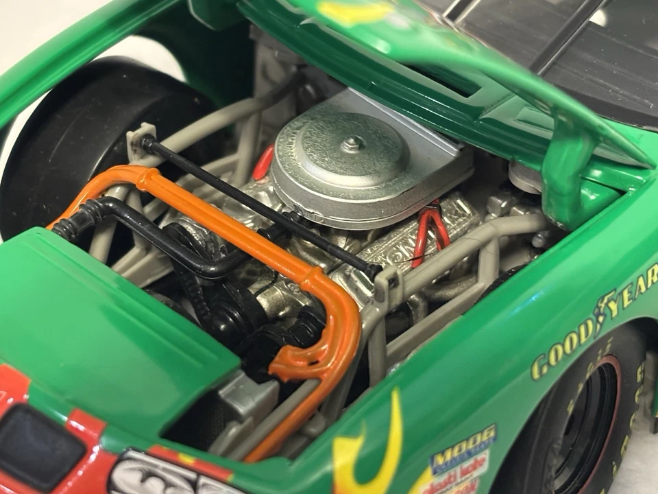 Revell 1:24 Bobby Labonte #18 Interstate Batteries Hot Rod Magazine 1998 Pontiac Foto 4 de 4