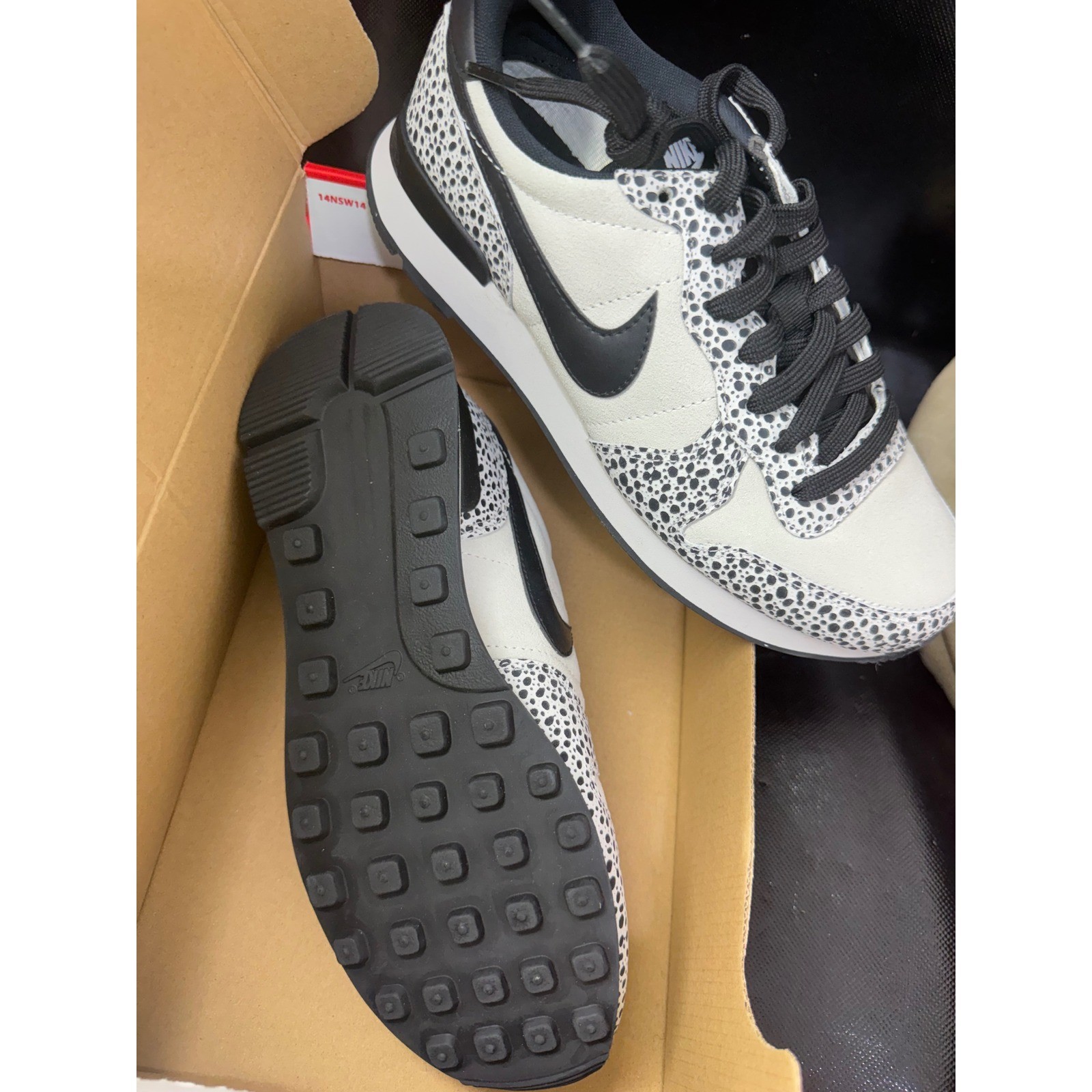 White Black 828404-101 6