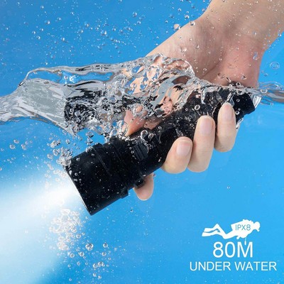 Entdecken Sie die Tiefen mit dieser L2 LED Tauch Taschenlampe wasserdicht und zu