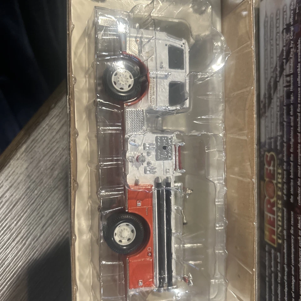 Hero’s Under Fire Seagrave Baltimore MD Fire Truck 1:50 Scale Premier Edition - Image 2 of 3