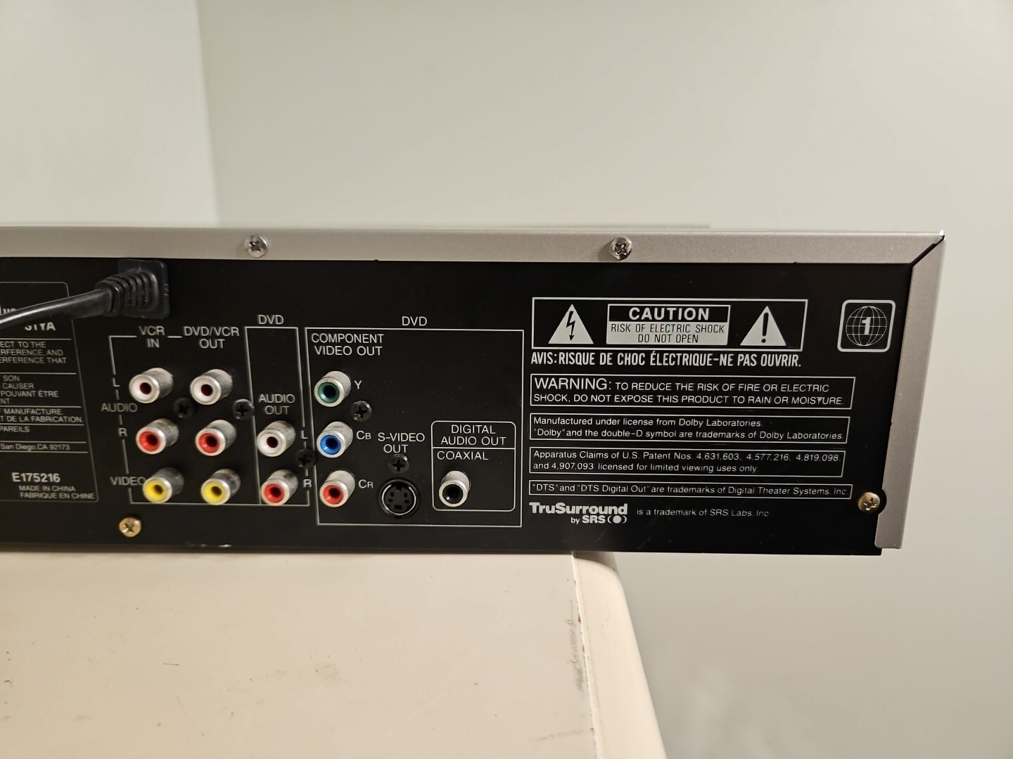 HITACHI DVD VCR Combo Player VHS Video Cassette Tape Recorder W/ Cables