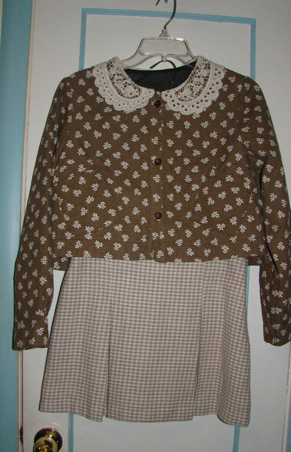 OGI Beige & Ivory Pleated Houndstooth Skort & Floral Cropped Jacket Size 2