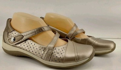 Earth Kara Newton Platinum Gold Mary Jane Shoes.  Size 9.5 M