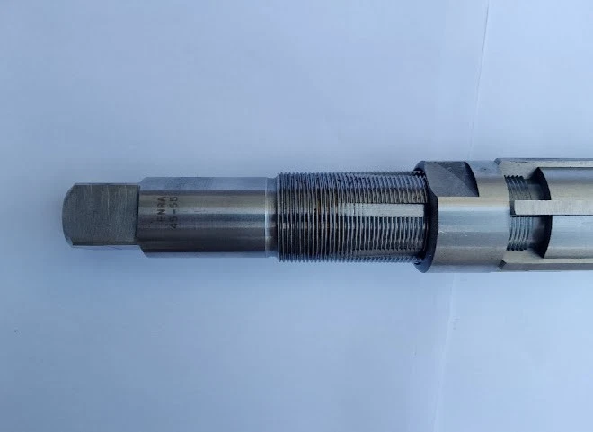 ESCARIADOR ENRA Manual ajustable 45-55mm. 6 Paletas. Agugeros de precisión  - Imagen 2 de 4