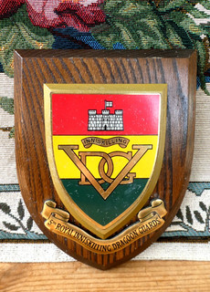 VINTAGE 5th ROYAL INNISKILLING DRAGOON GUARDS COAT OF ARMS WOODEN SHIELD PLAQUE