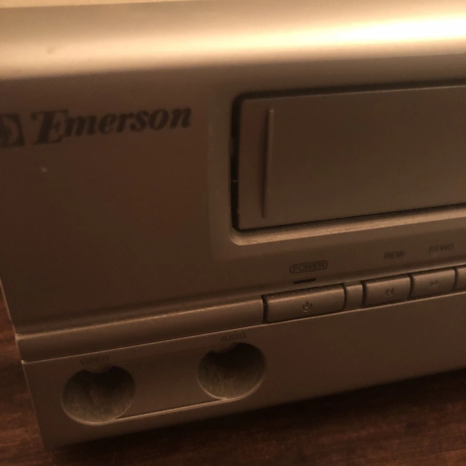 Emerson Funai EWD2004 DVD VCR VHS Combo Player Recorder Tested working - Image 2 of 3