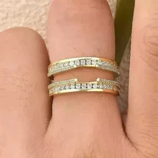 Round Cut Simulated Diamond Women's Wedding Band Ring In 14k Yellow Gold Plated