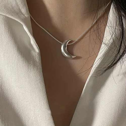 Beautiful Alloy Crescent Moon Choker Pendant Necklace