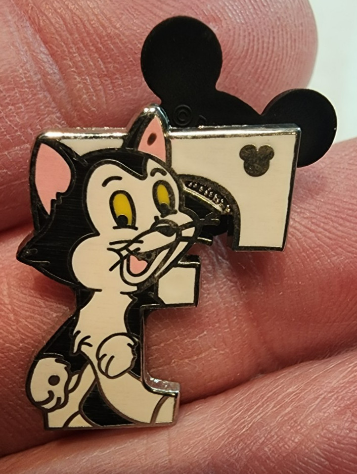 Disney Souvenir Trading Collectors Pin, Aristocat cat kitten, "F", Hidden Mickey