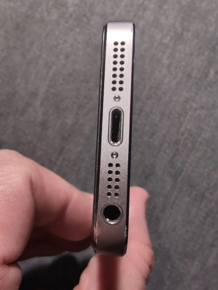 Apple iPhone 5s 16 GB Space Gray  Good Condition OEM Bundle A1533 - Image 4 of 4