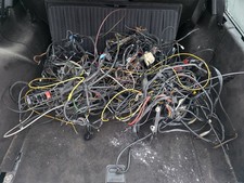 Biete kompletten Kabelbaum-Satz für einen Mercedes-Benz 260E W124 M103-Motor an. Biete kompletten Kabelbaum-Satz für einen Mercedes-Benz 260E W124 M103-Motor an.