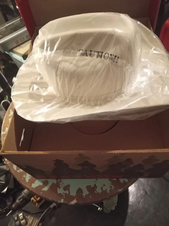 VINTAGE STETSON COWBOY HAT BRAND NEW IN THE BOX SIZE 7 1/2 D4 RANCH TAN - Image 4 of 4