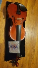 Krutz 250 4/4 Violin, great condition with case and bow