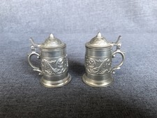 2 kleine Zinn Schnapskrüge mit Zinndeckel  SKS Design 95% Zinn