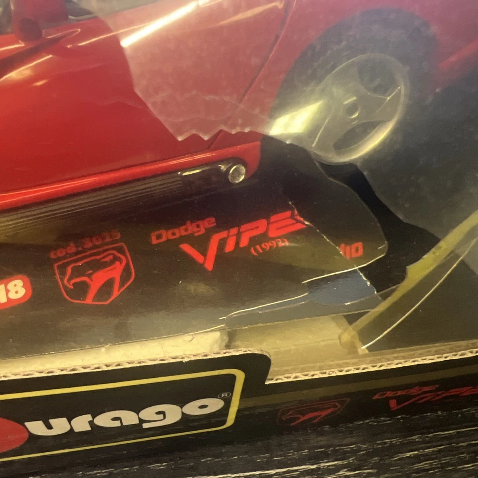 Dodge Viper RT/10 1992 convertible escala 1/18 modelo Burago Diamonds Cod 3025 de colección Foto 3 de 4