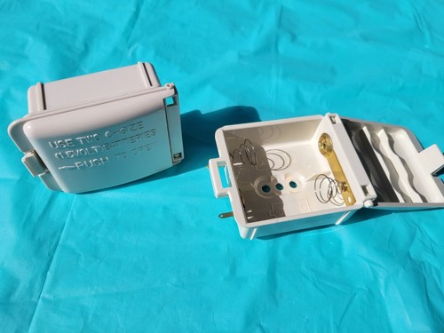 DURA HEAT DH1050,DH1051 KEROSENE HEATER BATTERY CASE HOLDER "C" SIZE &WICK GUIDE - Picture 3 of 7
