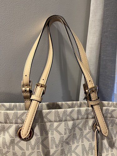 PreOwned Michael Kors White Long Tote bag - Picture 3 of 9