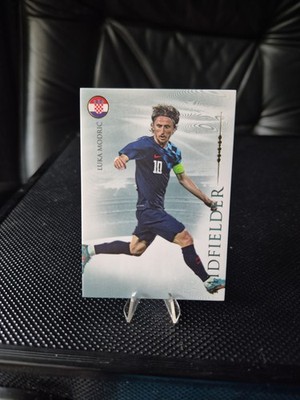 2024 Futera Unique Nostalgia - Midfielders Luka Modric #048