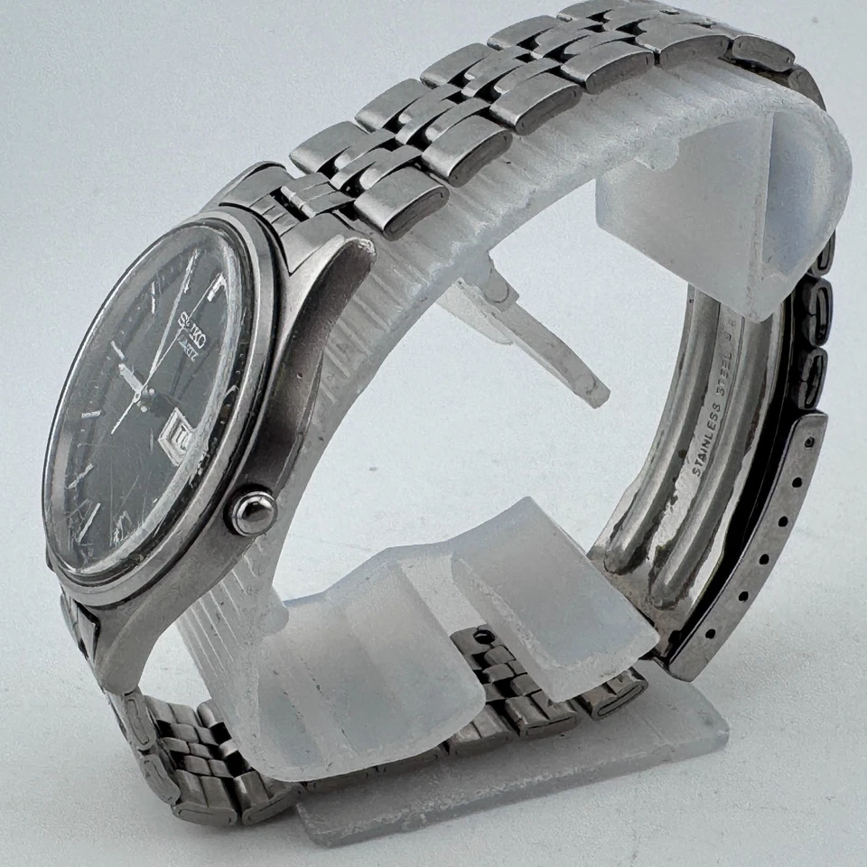 Reloj de Cuarzo De Colección Seiko 7N43-8A39 Hombres Plata Acero Negro Día Fecha Nuevo Batería 7.5" Foto 4 de 4