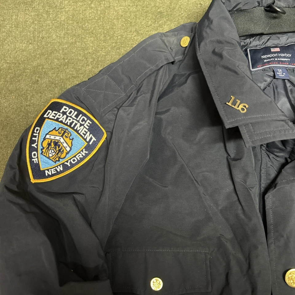 JAQUETA UNIFORME SERVIÇO IMPERMEÁVEL CLIMA FRIO NEWPORT HARBOR NYPD. TAMANHO 58 REGULAR - Imagem 2 de 4