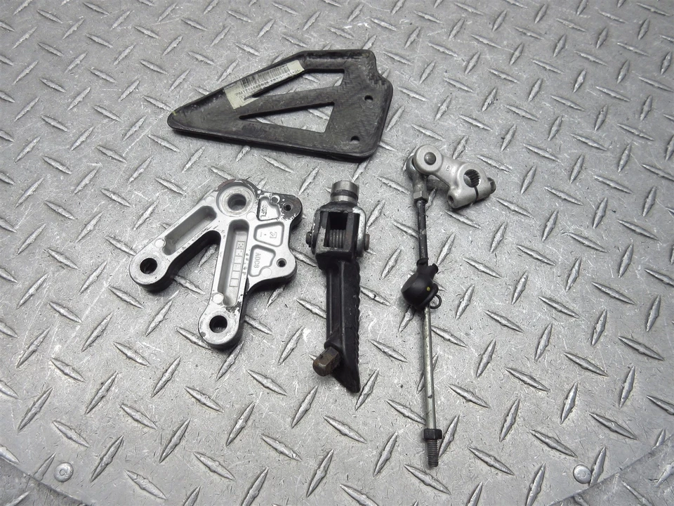 2000 00-03 Suzuki GSXR 750 GSXR750 Left Rearset Shift Lever Foot Peg Bracket - Image 2 of 4