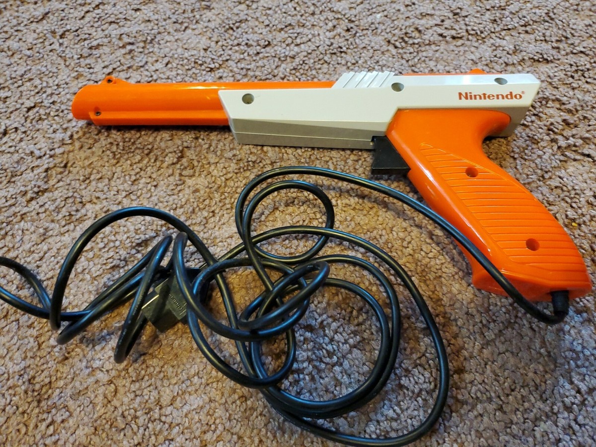Nintendo Zapper Nintendo NES-005 Light Gun Orange and Gray