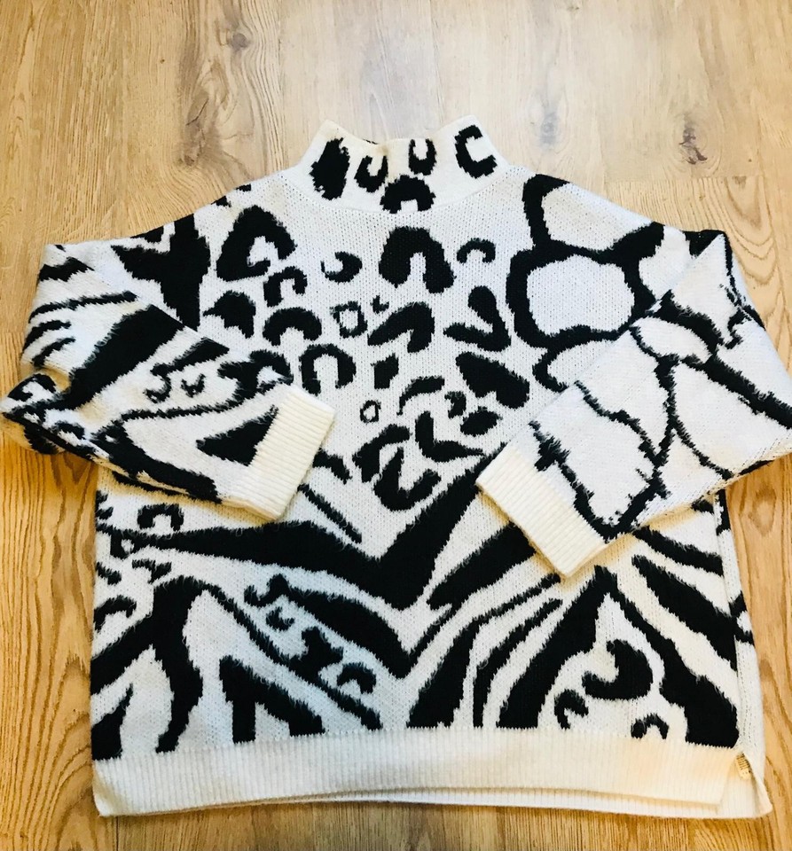 Black And White Pattern Fluffy Knitted Jumper Size Medium