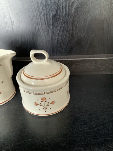Johnson Brothers Tudor Creamer And Sugar Bowl With Lid, Nice Set - Picture 3 of 9