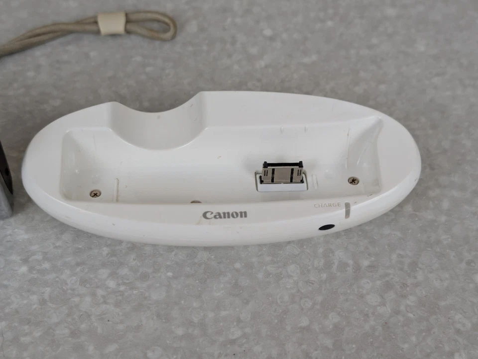 Canon Powershot SD30 5MP Digital Elph 2.4x Optical Zoom !! PLEASE READ !! - Image 2 of 4