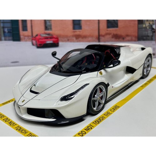 BBR 1 18 Ferrari La Ferrari Aperta Bianco italia with pedestal Ferrari BBR1822 - Picture 3 of 14